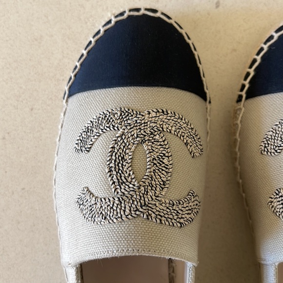 BRAND NEW Size 7 CHANEL Espadrilles in Beige and Black - Picture 9 of 12